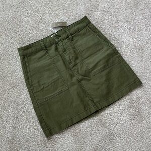 J. Crew Women’s Green Miniskirt Size 4 Brand New NWT